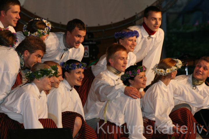 Jūrmalas Kultūras centra jauniešu deju kolektīvs "Zālīte"